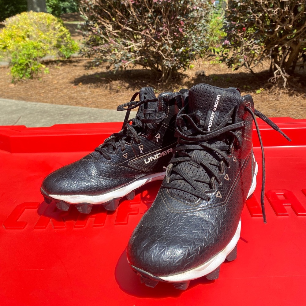 Under Armour Football Cleats - 5.5Y